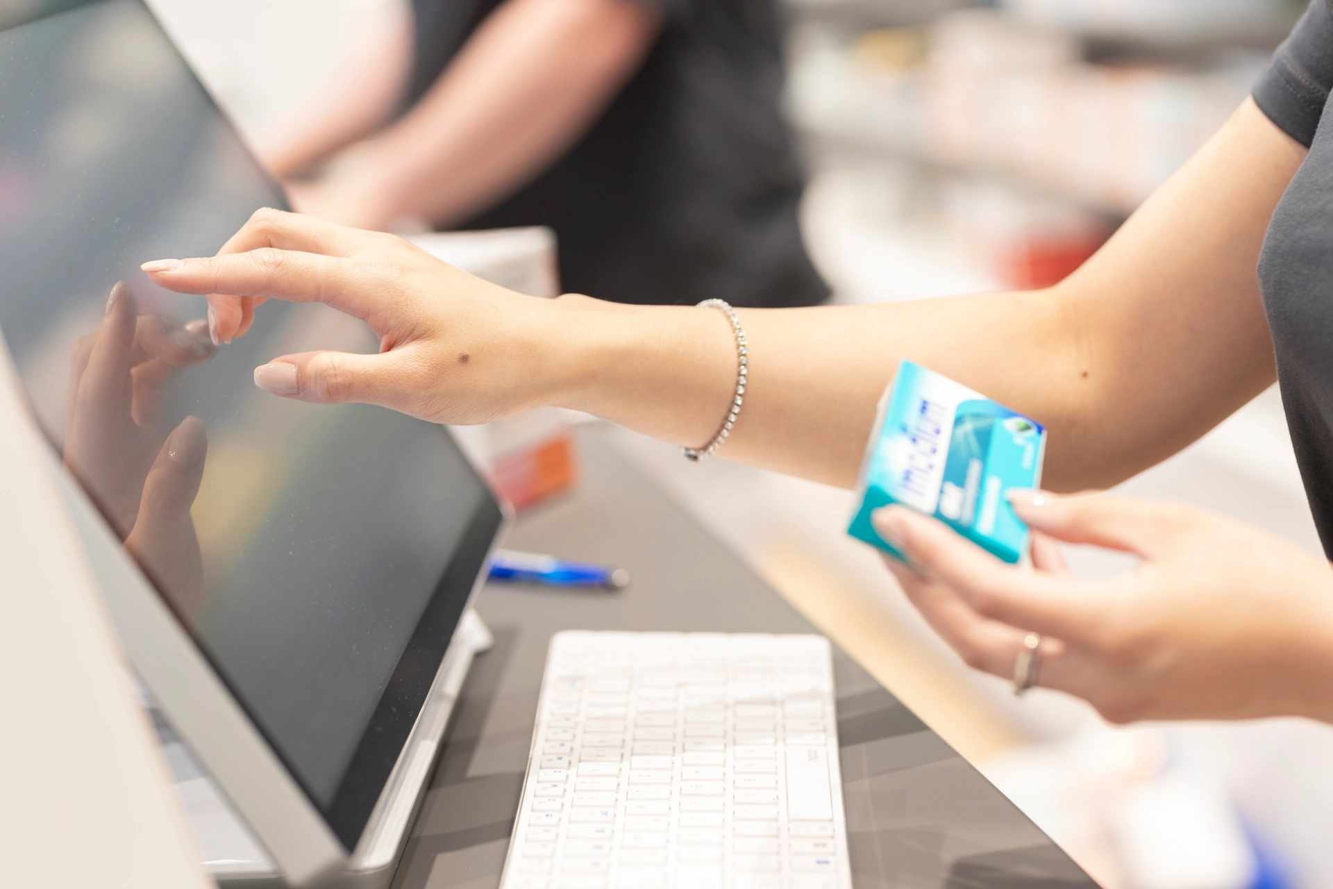 apotheke-service-in-bewegung Schneller und engagierter Service in Ihrer Apotheke.